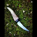 Amarok.Lame en acier xc75, trempe intégrale, finition brute de trempe.Manche en bois de chevreuil, cuir.Dispo....#amarok #inuit #forge #bladesmith #blacksmith(1).webp