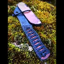 Couperet de camp.Lame en acier xc75, trempe sélective, brut de forge, finition patinée.Manche en cuir, tressage paracorde, ligature chanvre.Protège lame en cuir, rivets laiton, corde élastique, couture chanvre.Dispo....-1.webp