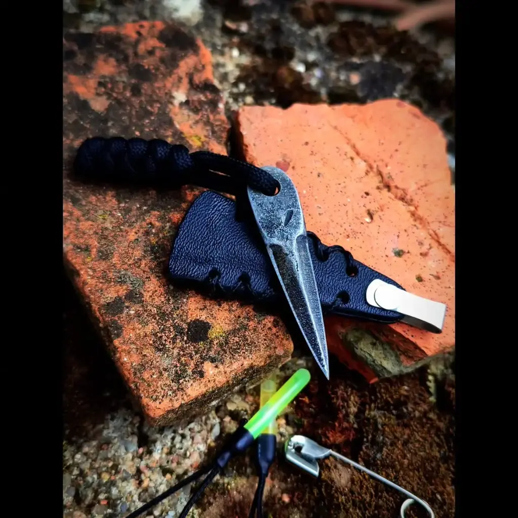 Lapel dagger m
